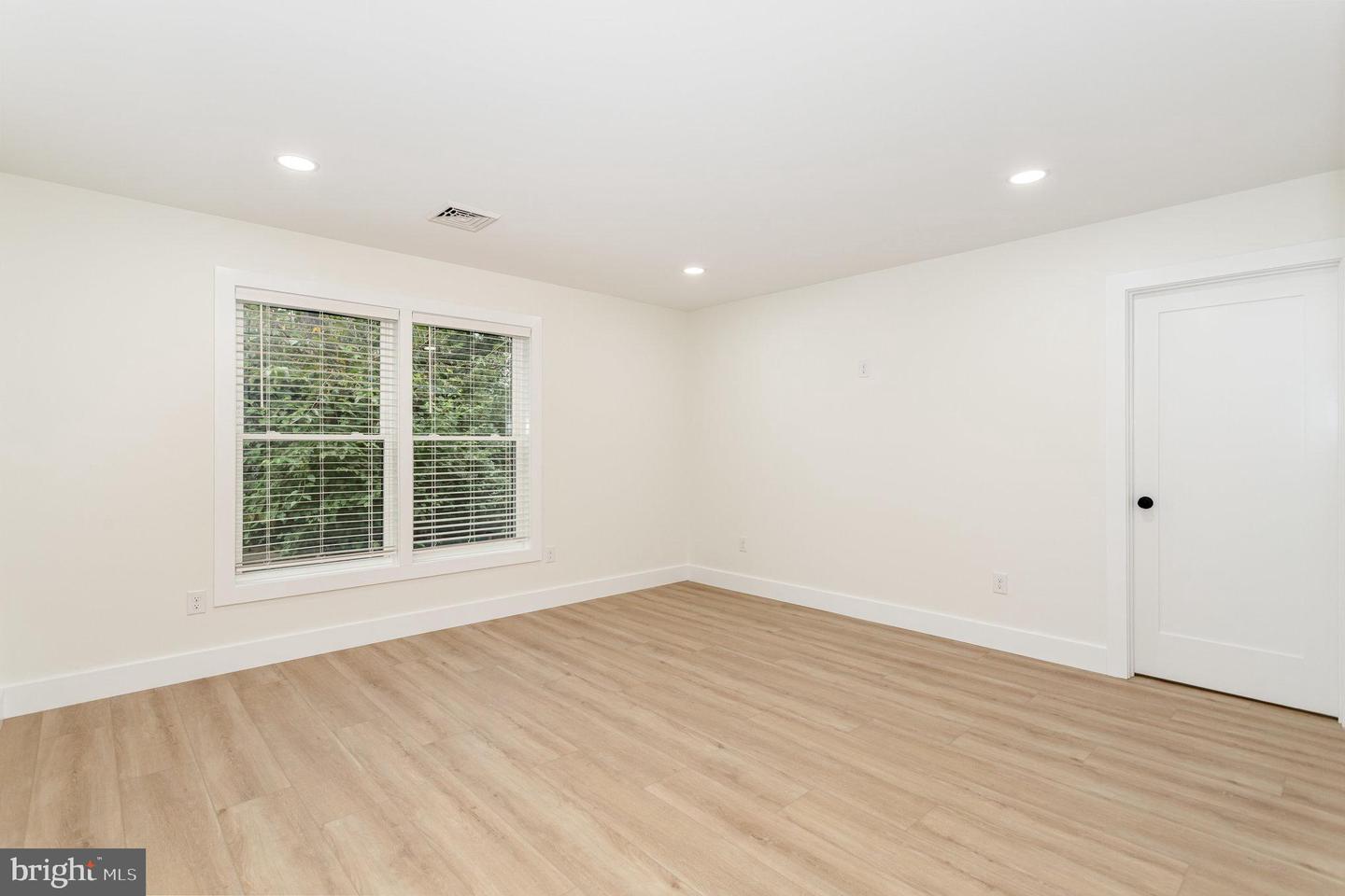 613 E Keller St
