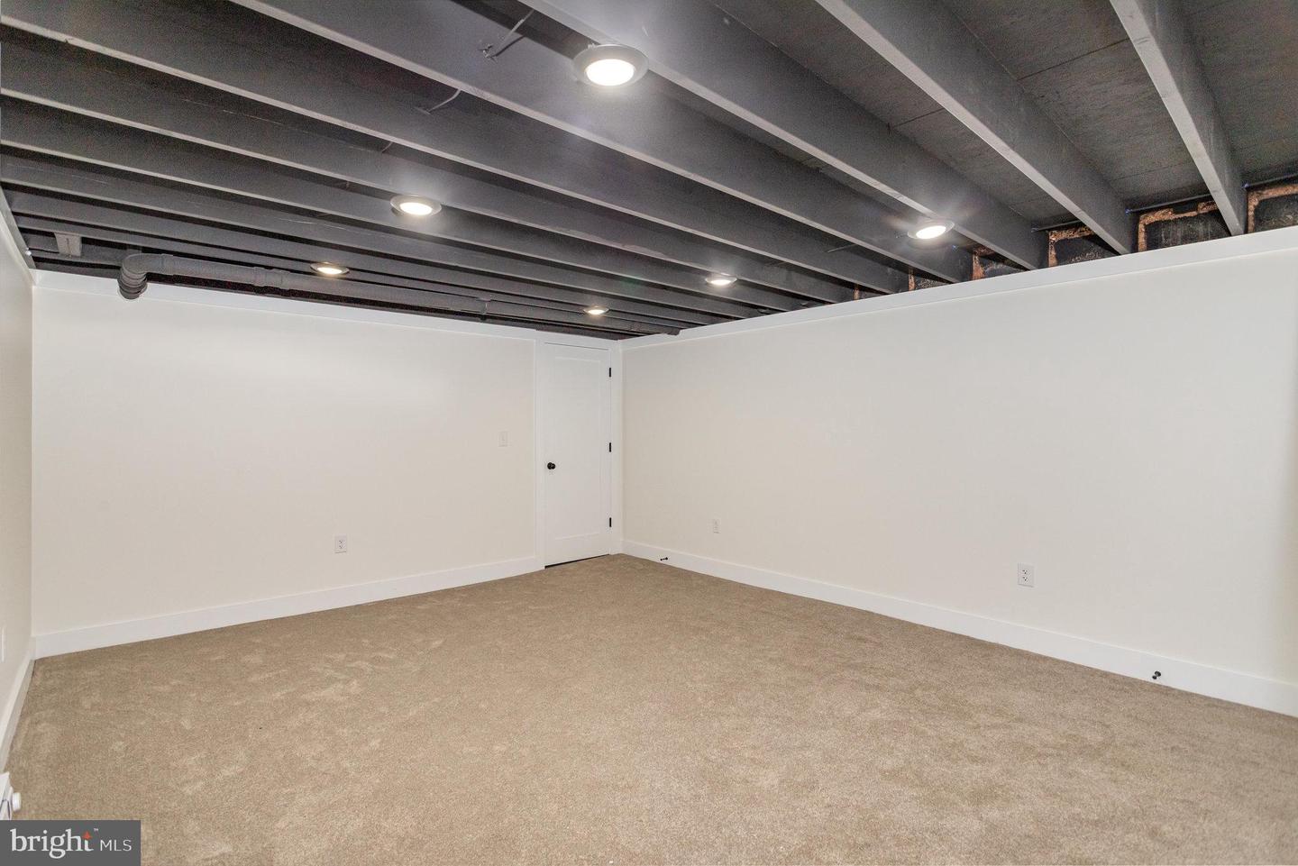613 E Keller St
