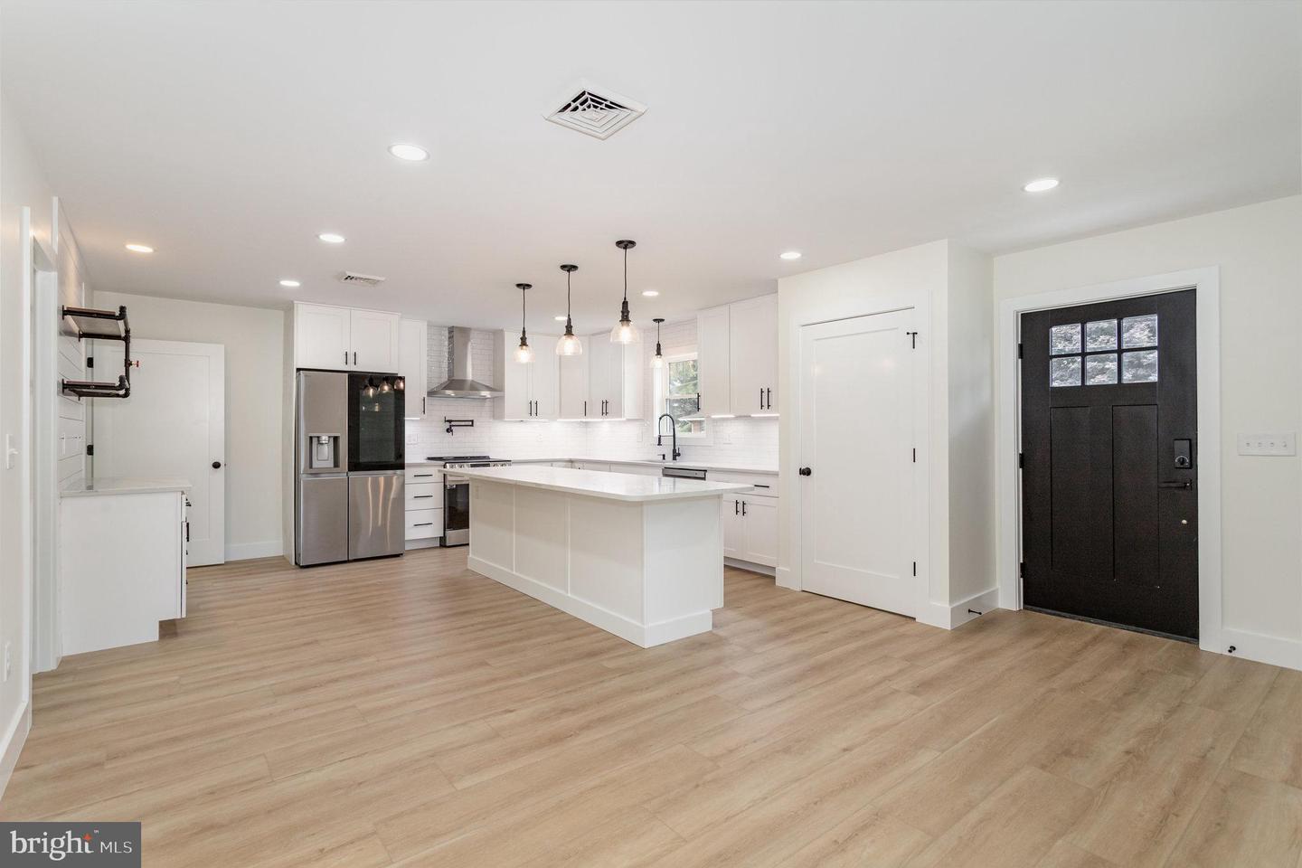613 E Keller St