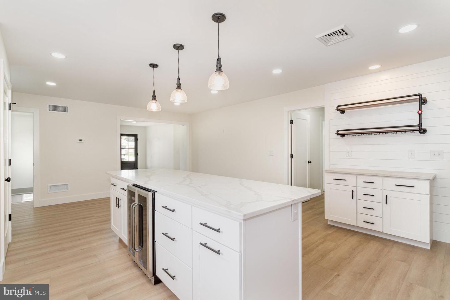 613 E Keller St
