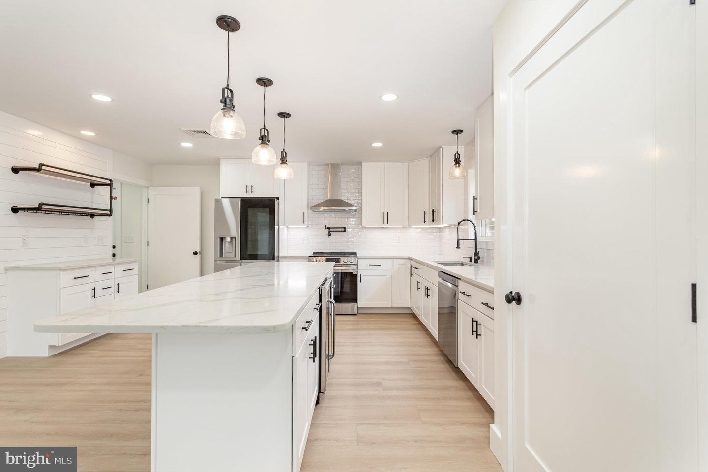613 E Keller St