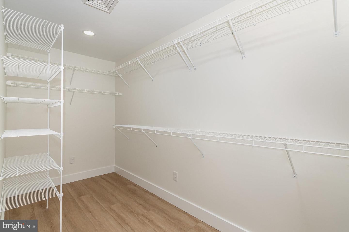 613 E Keller St