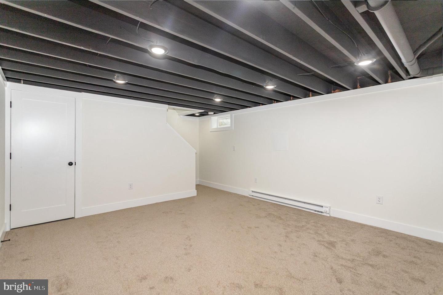 613 E Keller St