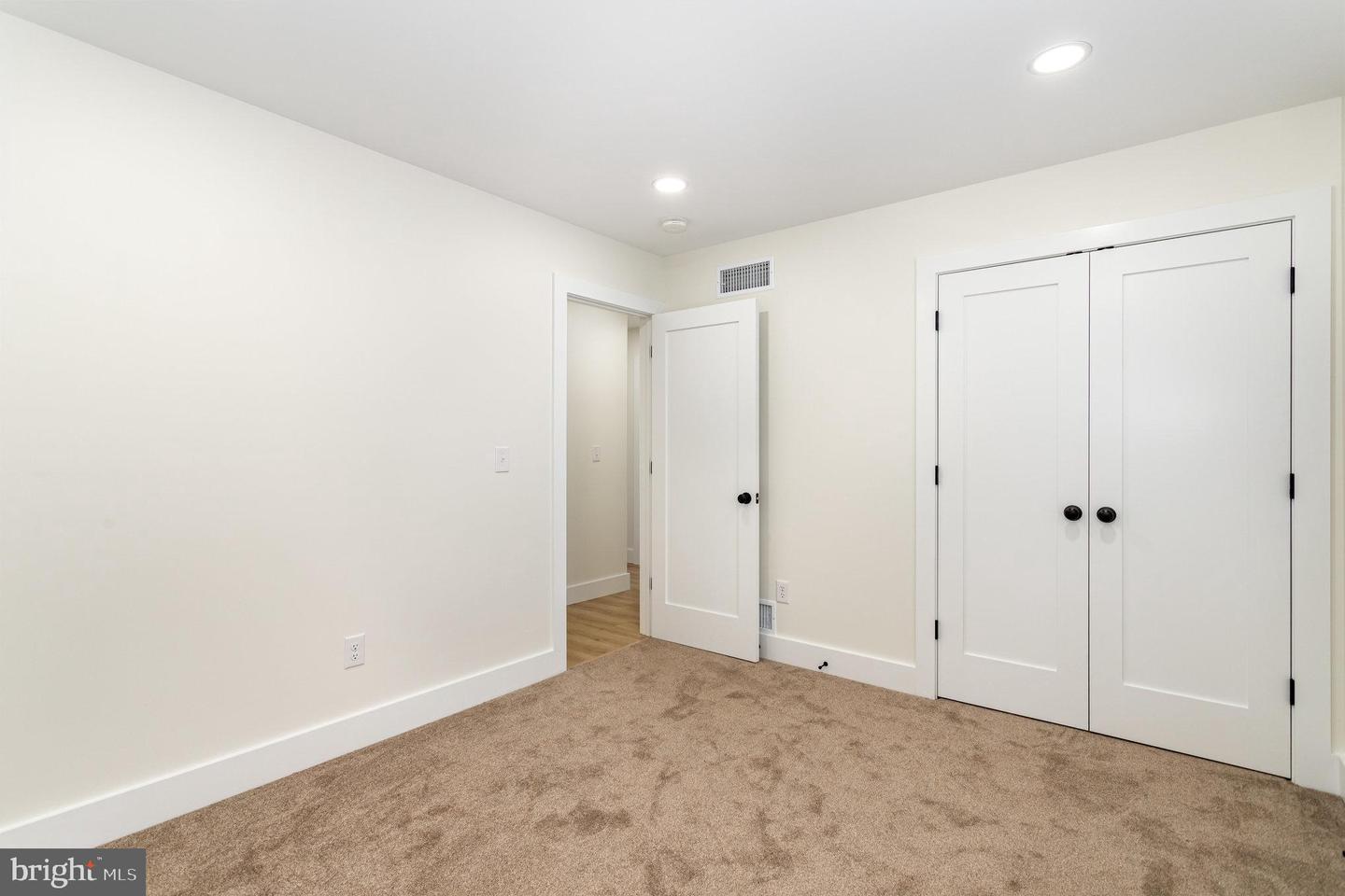 613 E Keller St