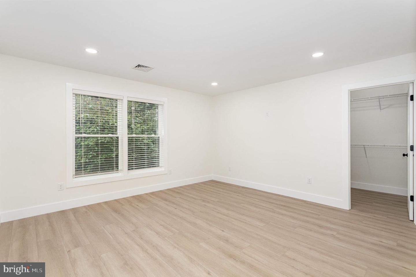 613 E Keller St