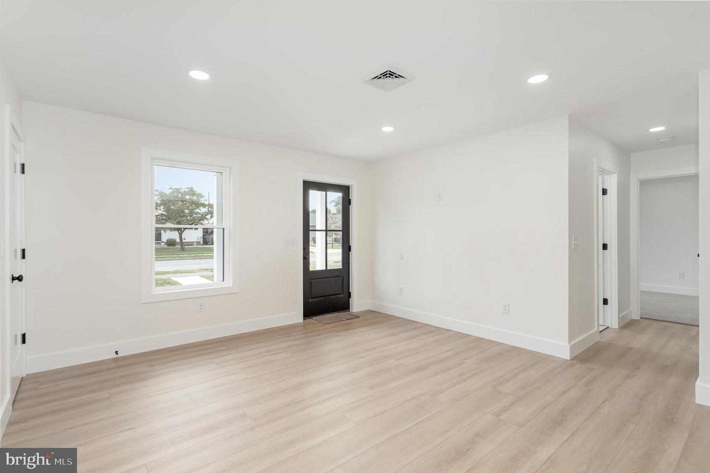 613 E Keller St