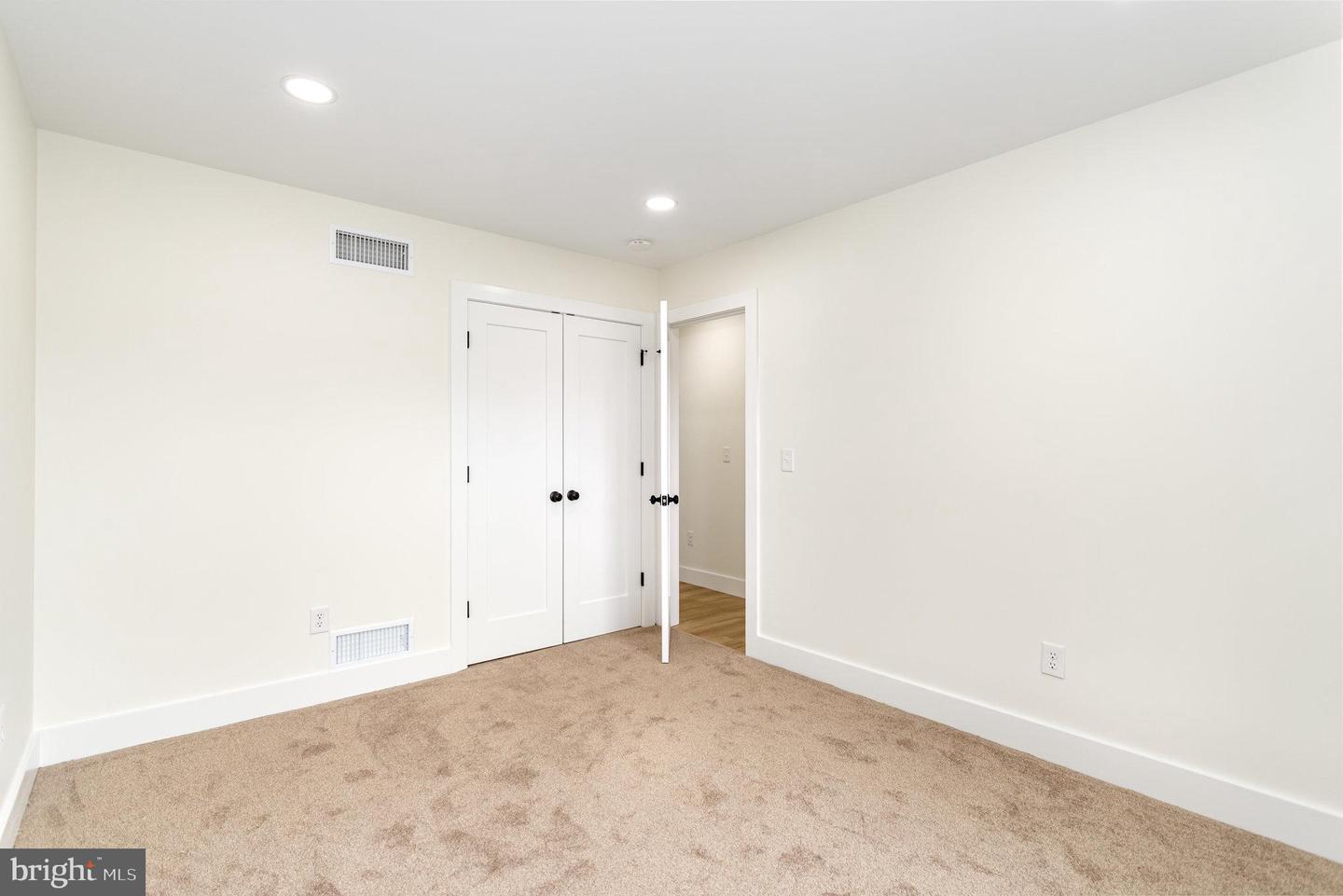 613 E Keller St
