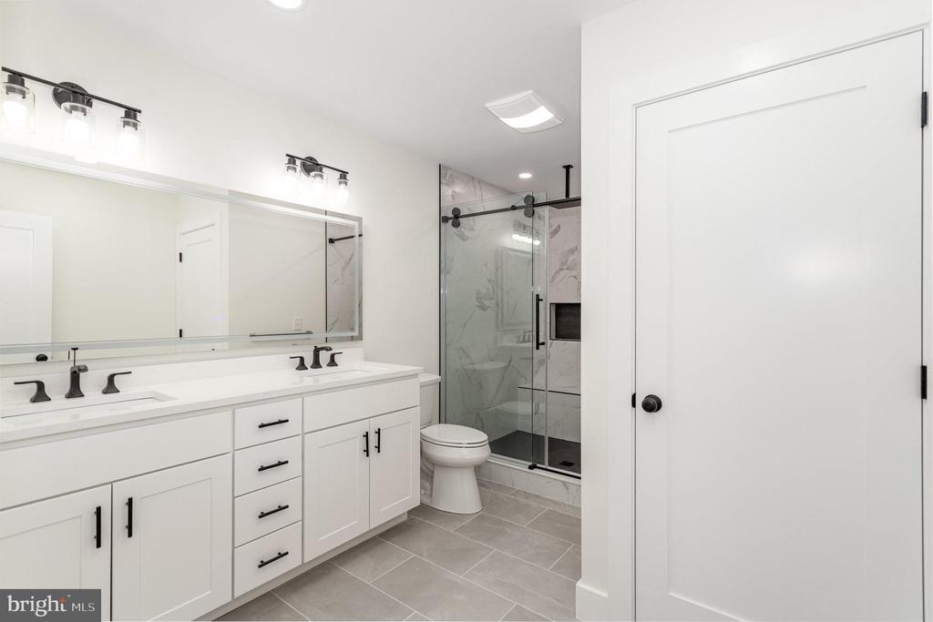 613 E Keller St