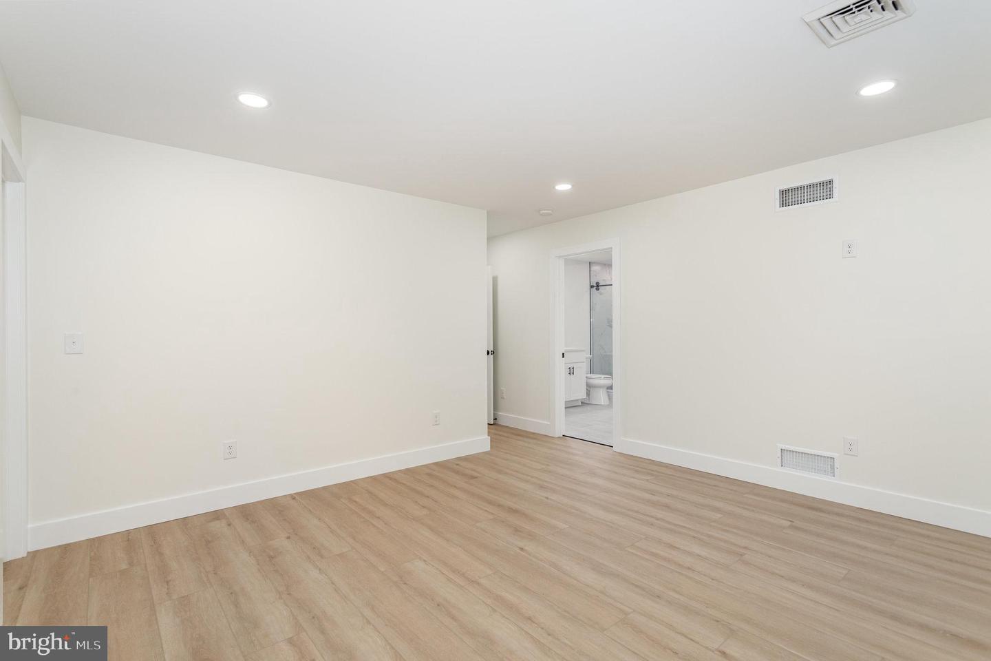 613 E Keller St