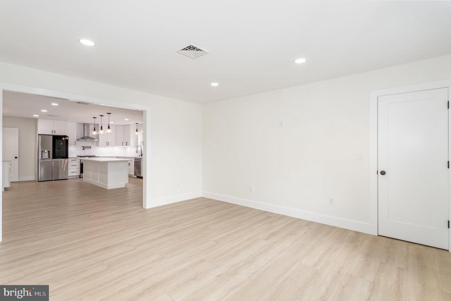 613 E Keller St
