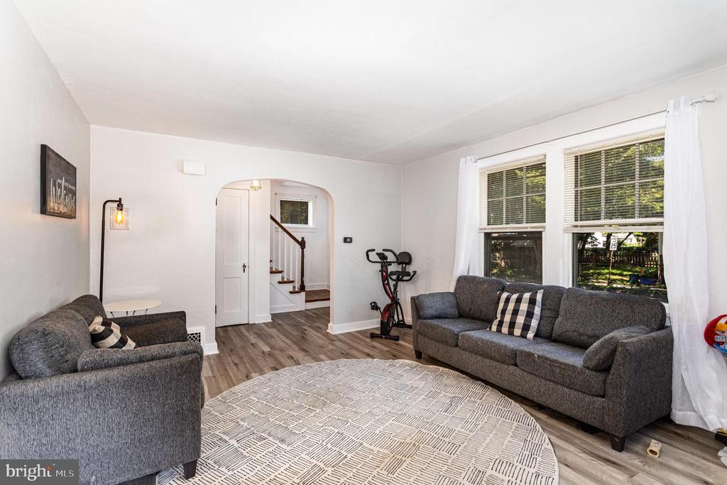 102 W WILLOW STREET
