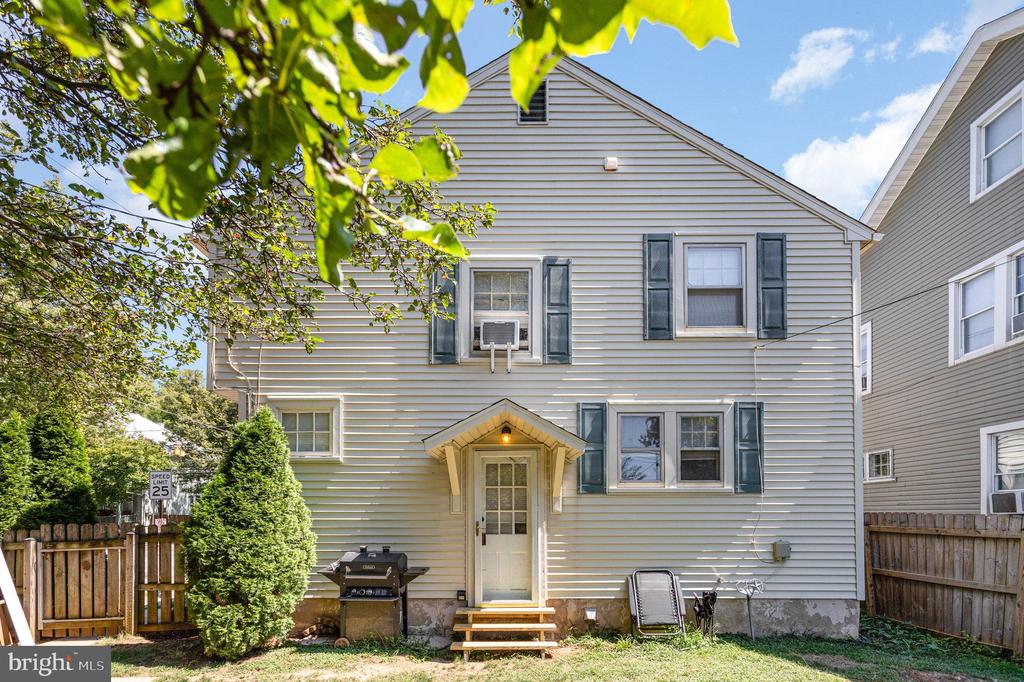 102 W WILLOW STREET