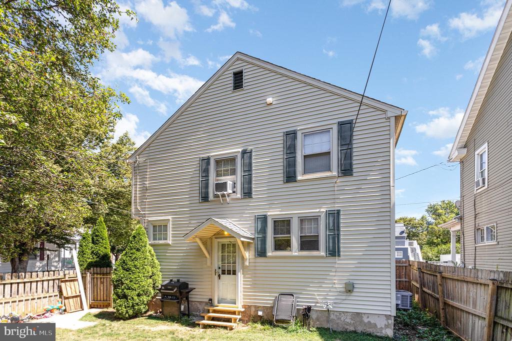 102 W WILLOW STREET