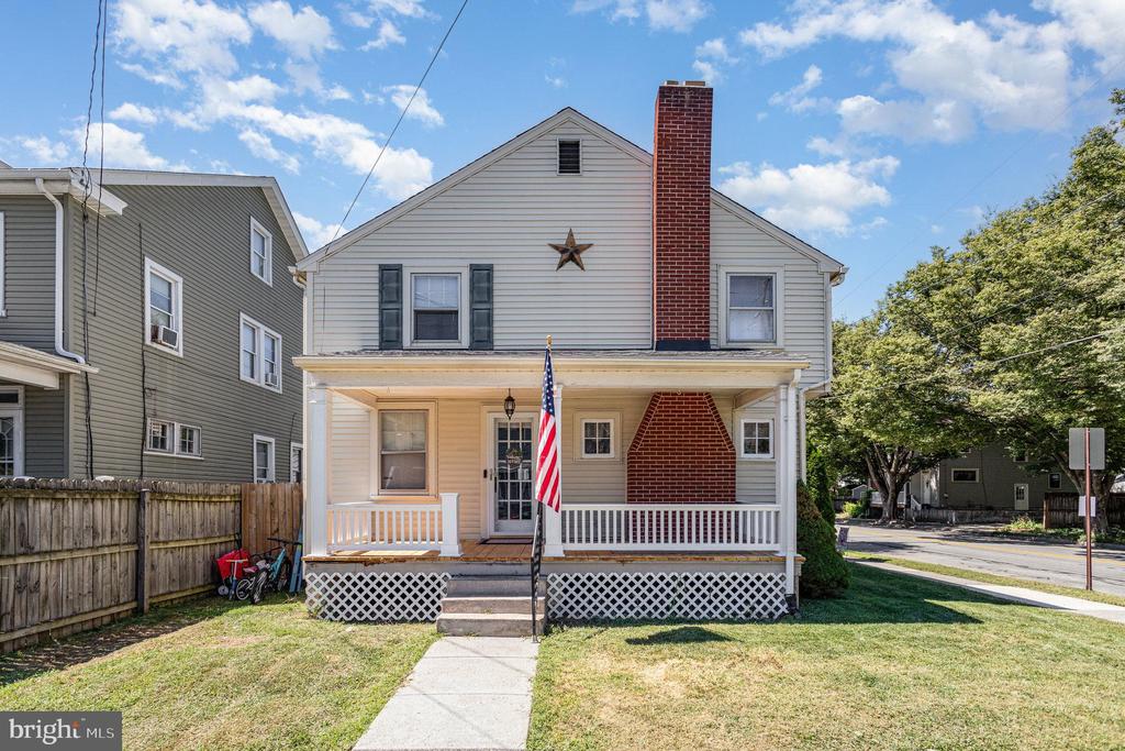 102 W WILLOW STREET