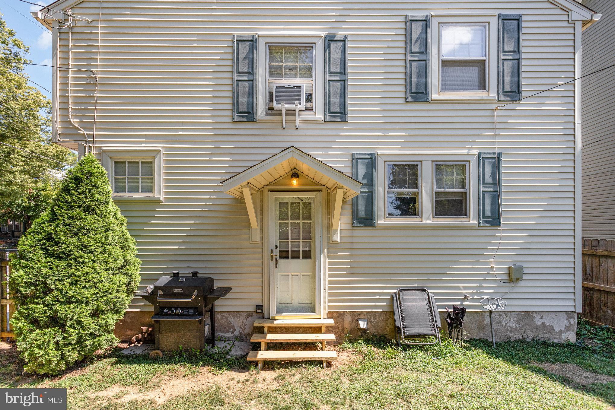 102 W WILLOW STREET