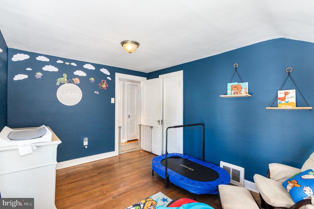 102 W WILLOW STREET
