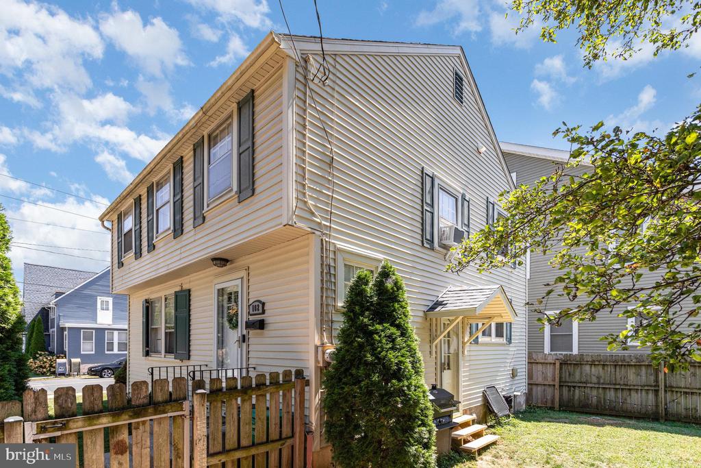 102 W WILLOW STREET