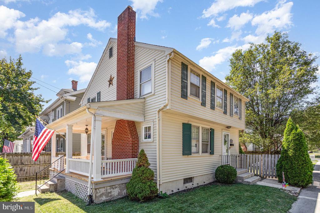 102 W WILLOW STREET