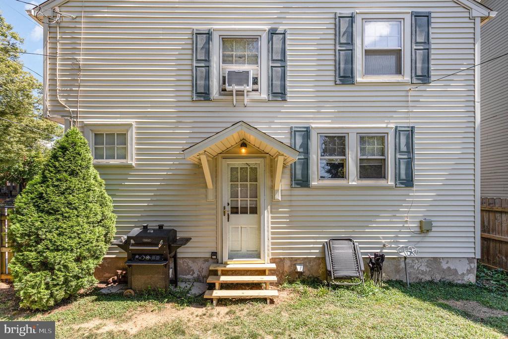102 W WILLOW STREET