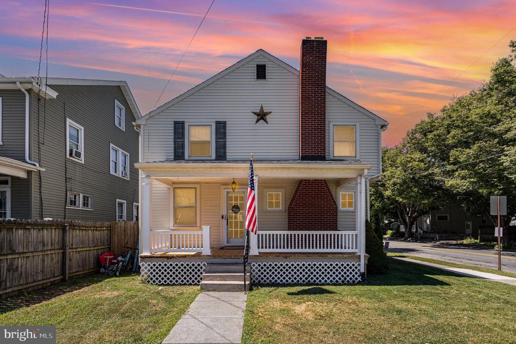 102 W WILLOW STREET