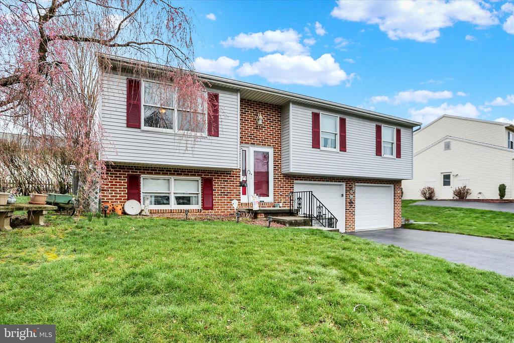 65 PINE RIDGE CIRCLE