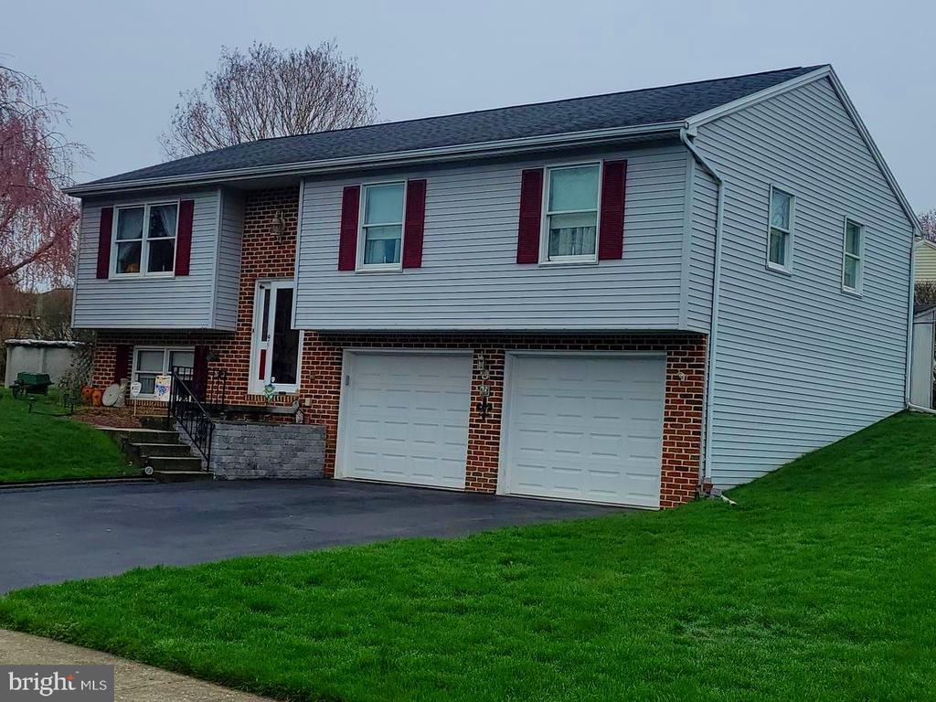 65 PINE RIDGE CIRCLE