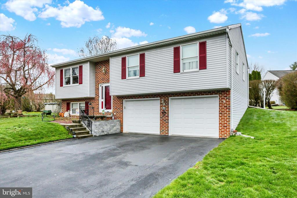 65 PINE RIDGE CIRCLE