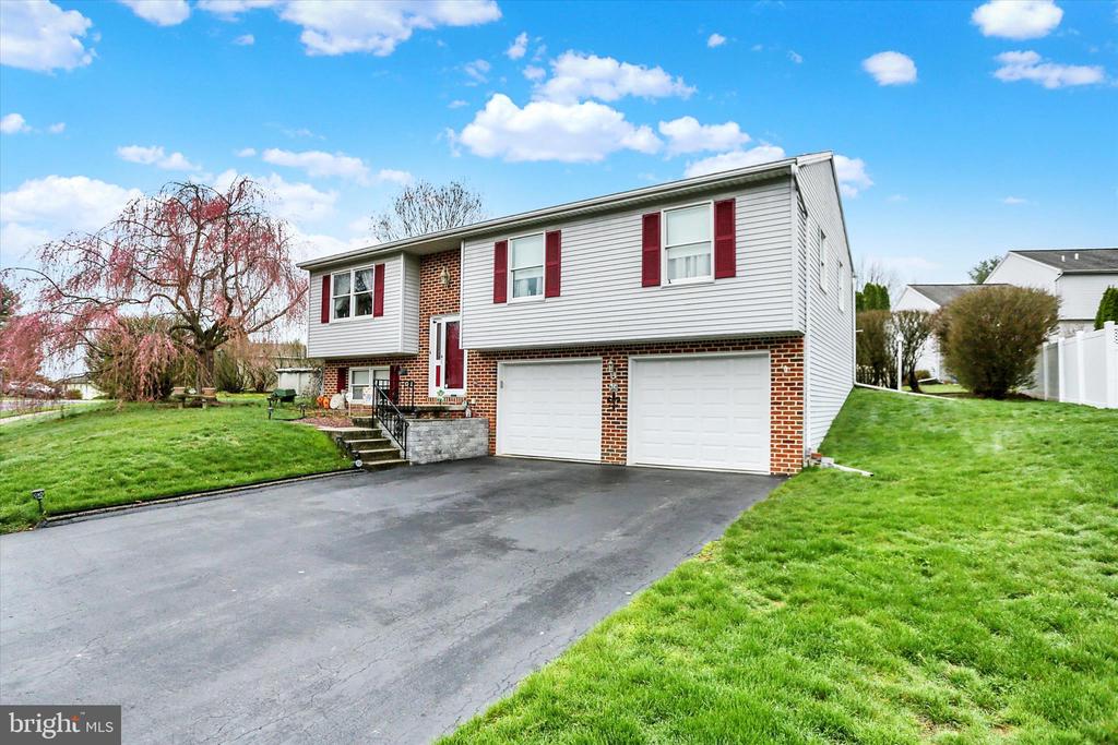 65 PINE RIDGE CIRCLE
