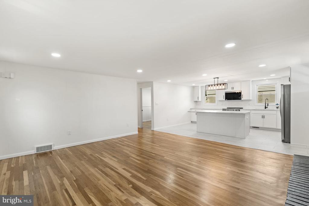 526 W CUMBERLAND ROAD