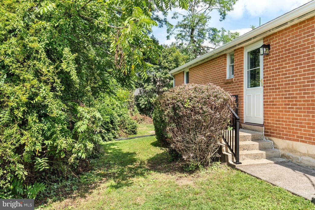 526 W CUMBERLAND ROAD