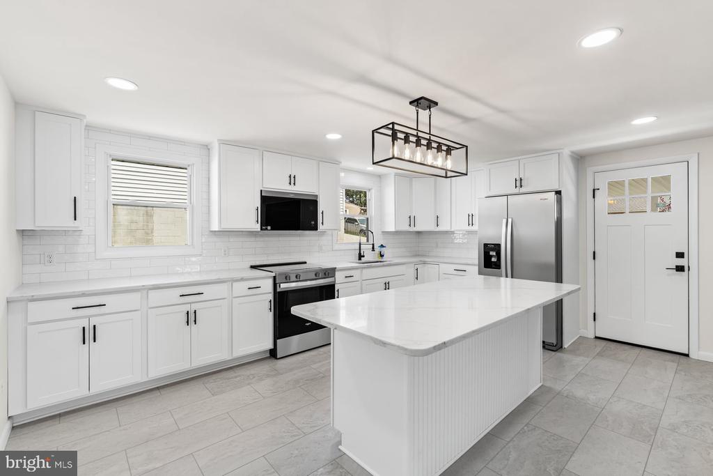 526 W CUMBERLAND ROAD