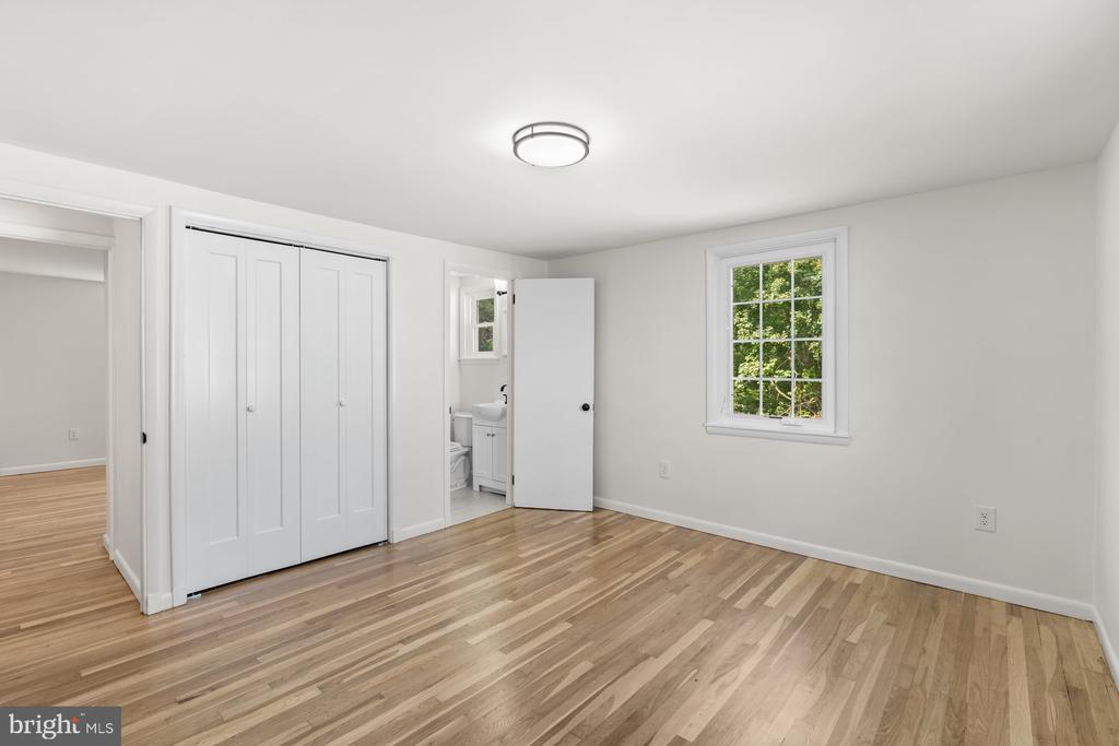 526 W CUMBERLAND ROAD