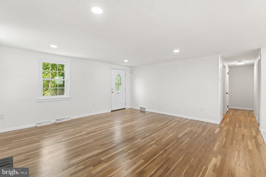 526 W CUMBERLAND ROAD