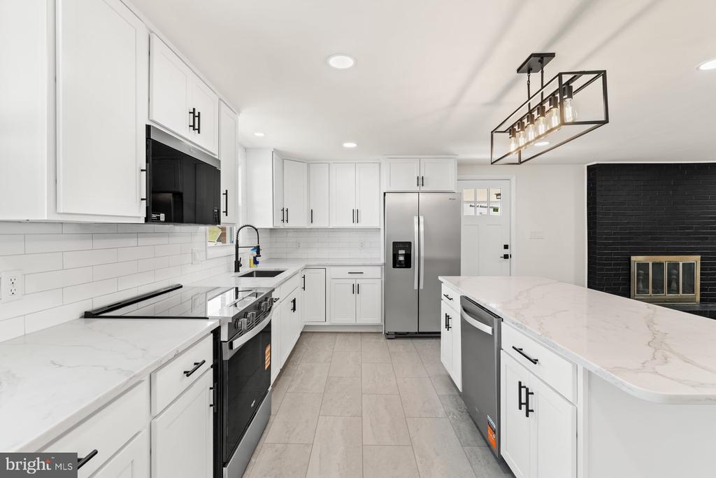 526 W CUMBERLAND ROAD