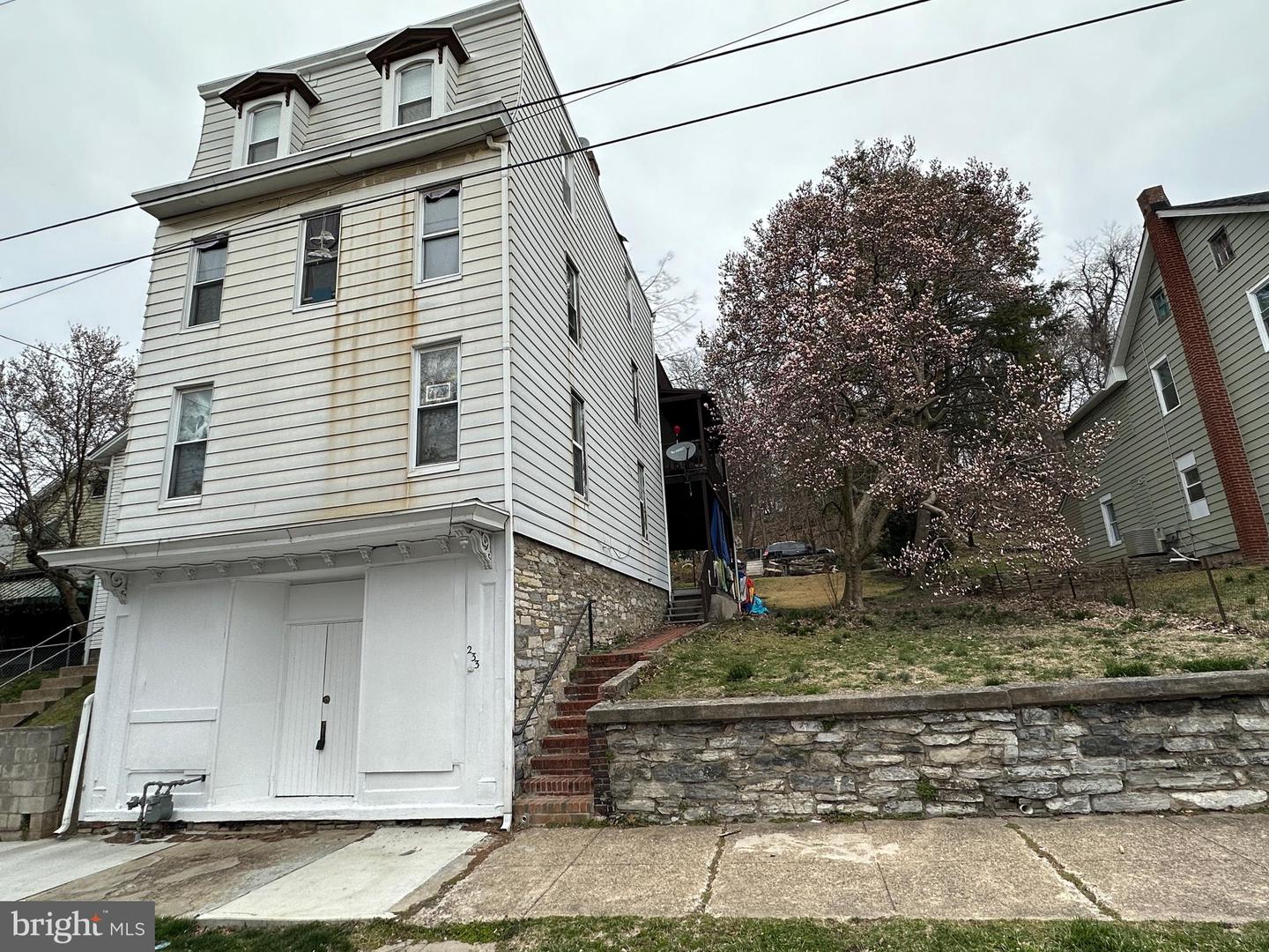 233 S 2nd St
