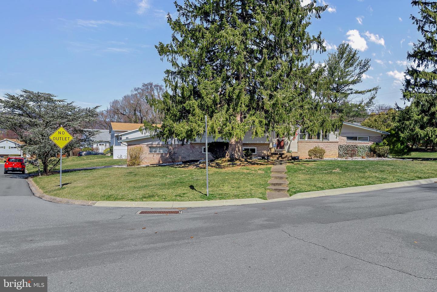 3824 Manor Dr