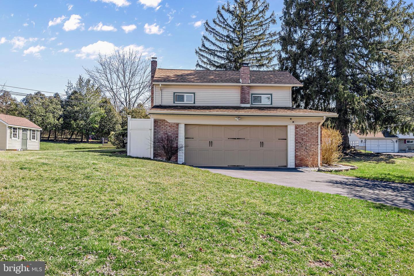 3824 Manor Dr