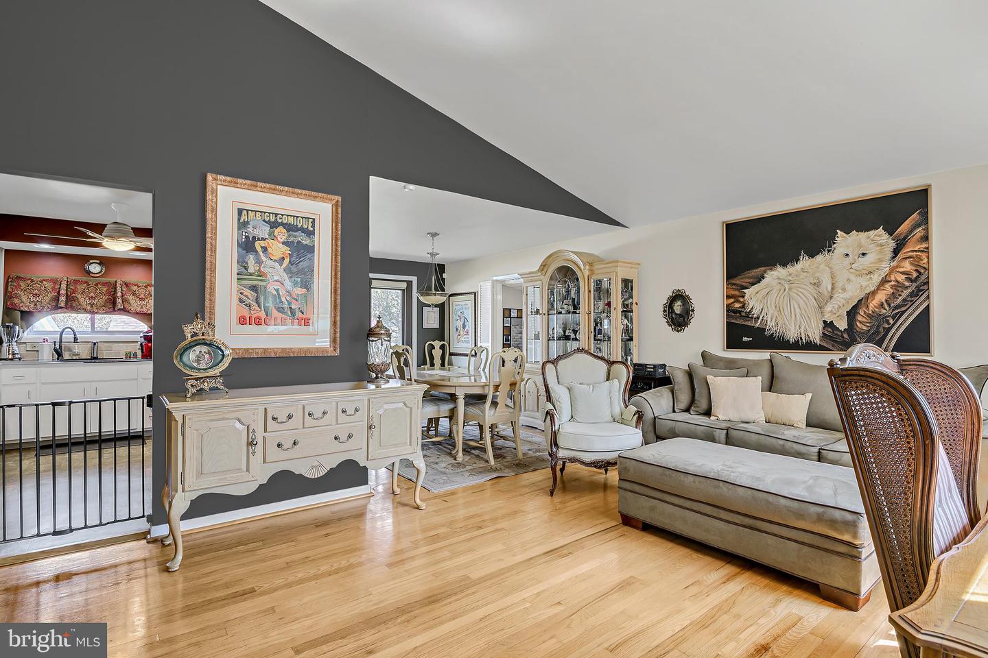 3824 Manor Dr