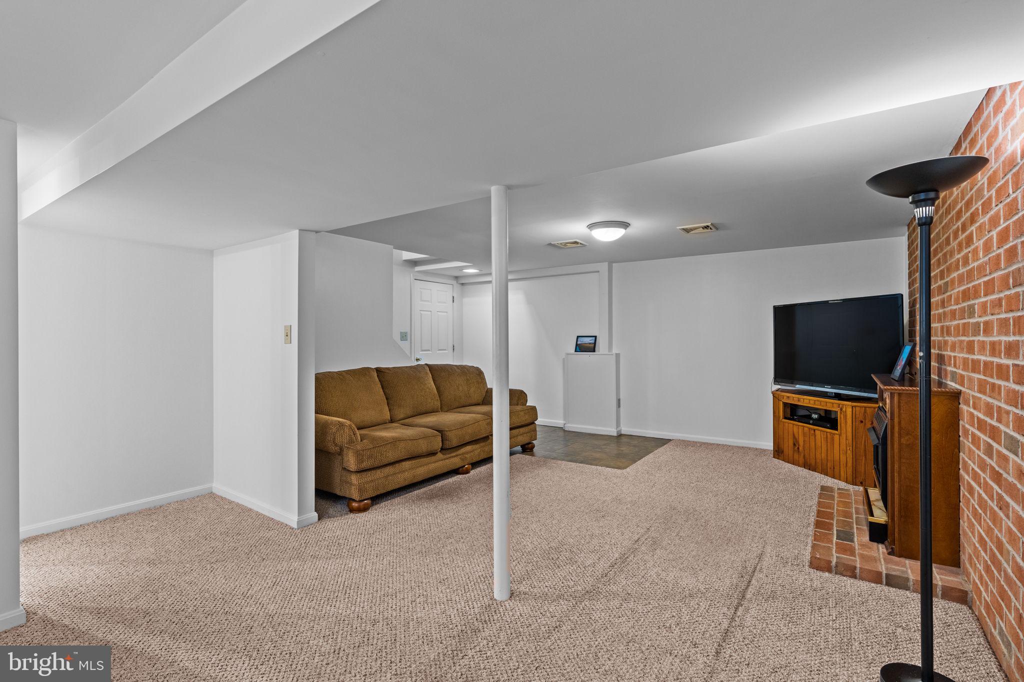 5535 Blakeslee Ave