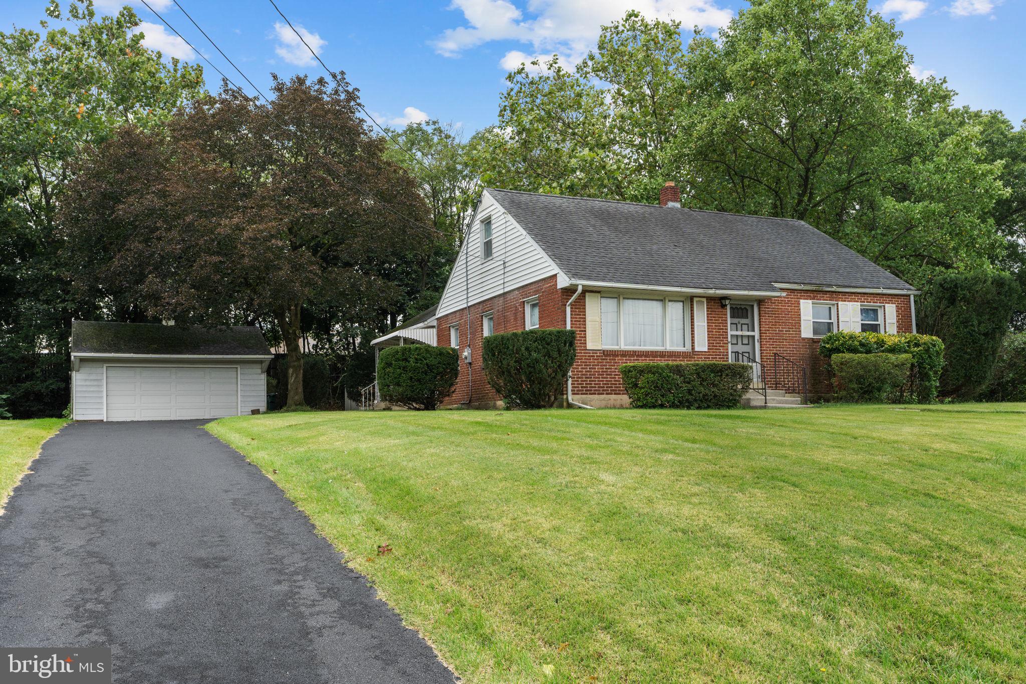 12 Carolyn St
