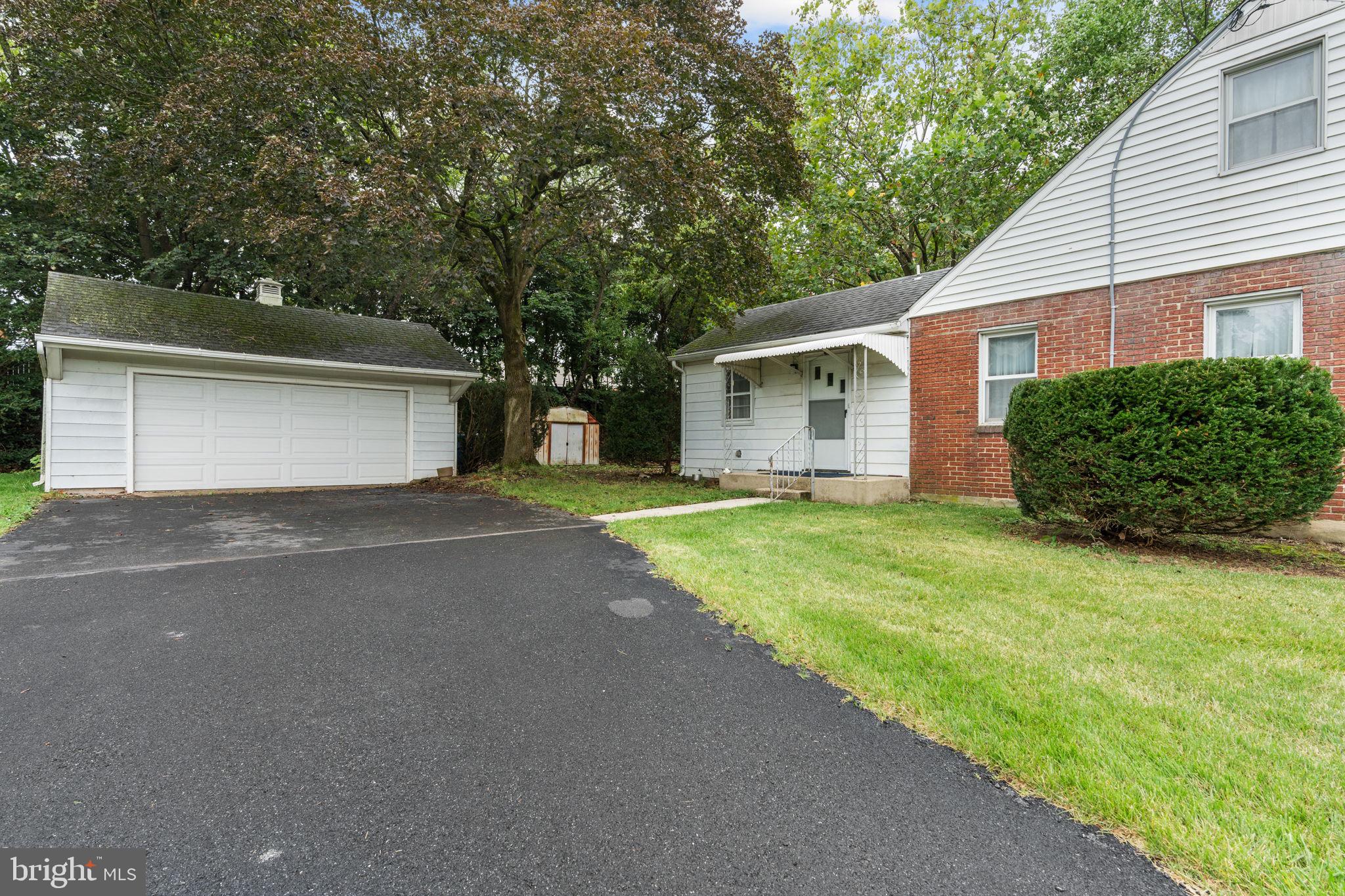 12 Carolyn St