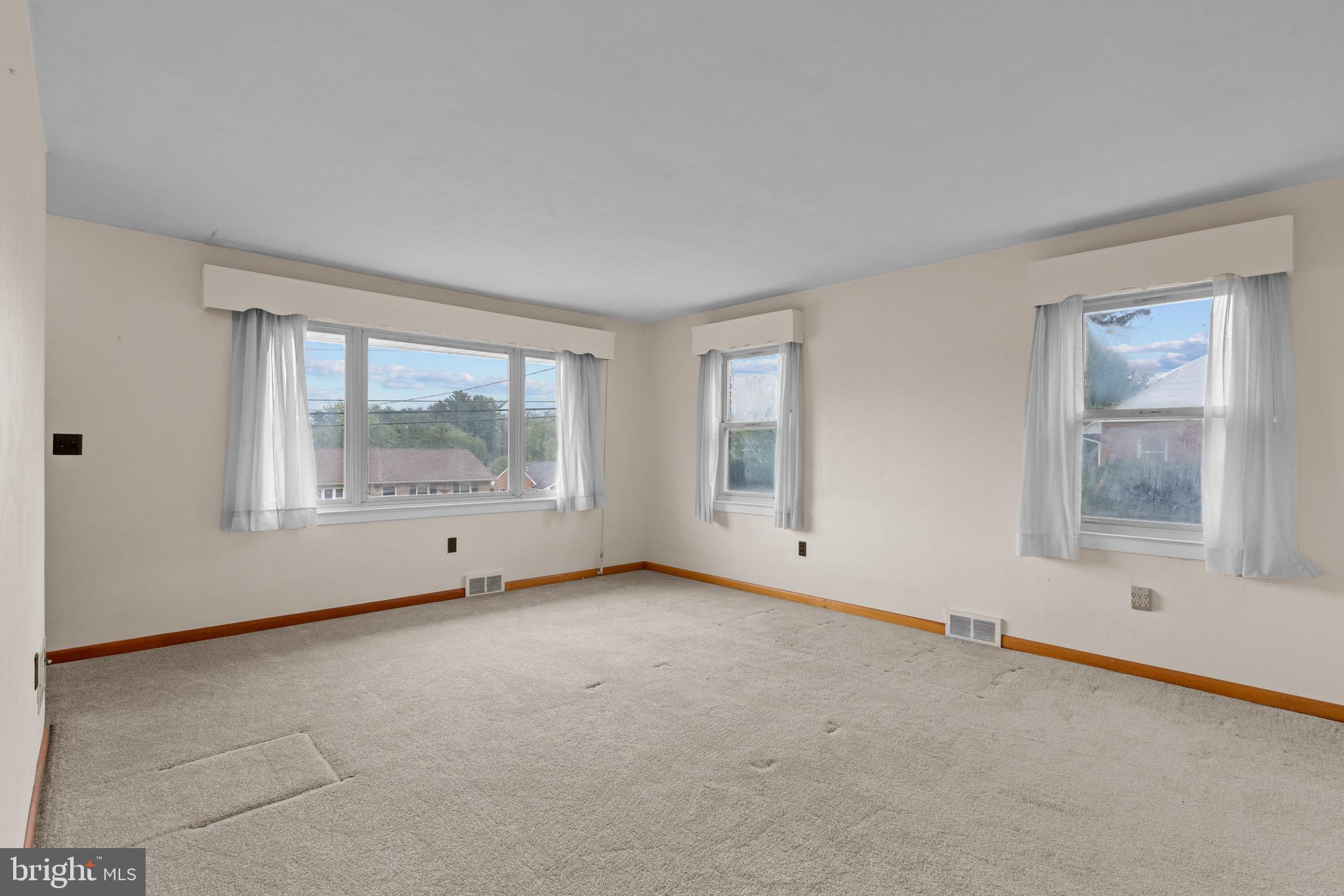 12 Carolyn St