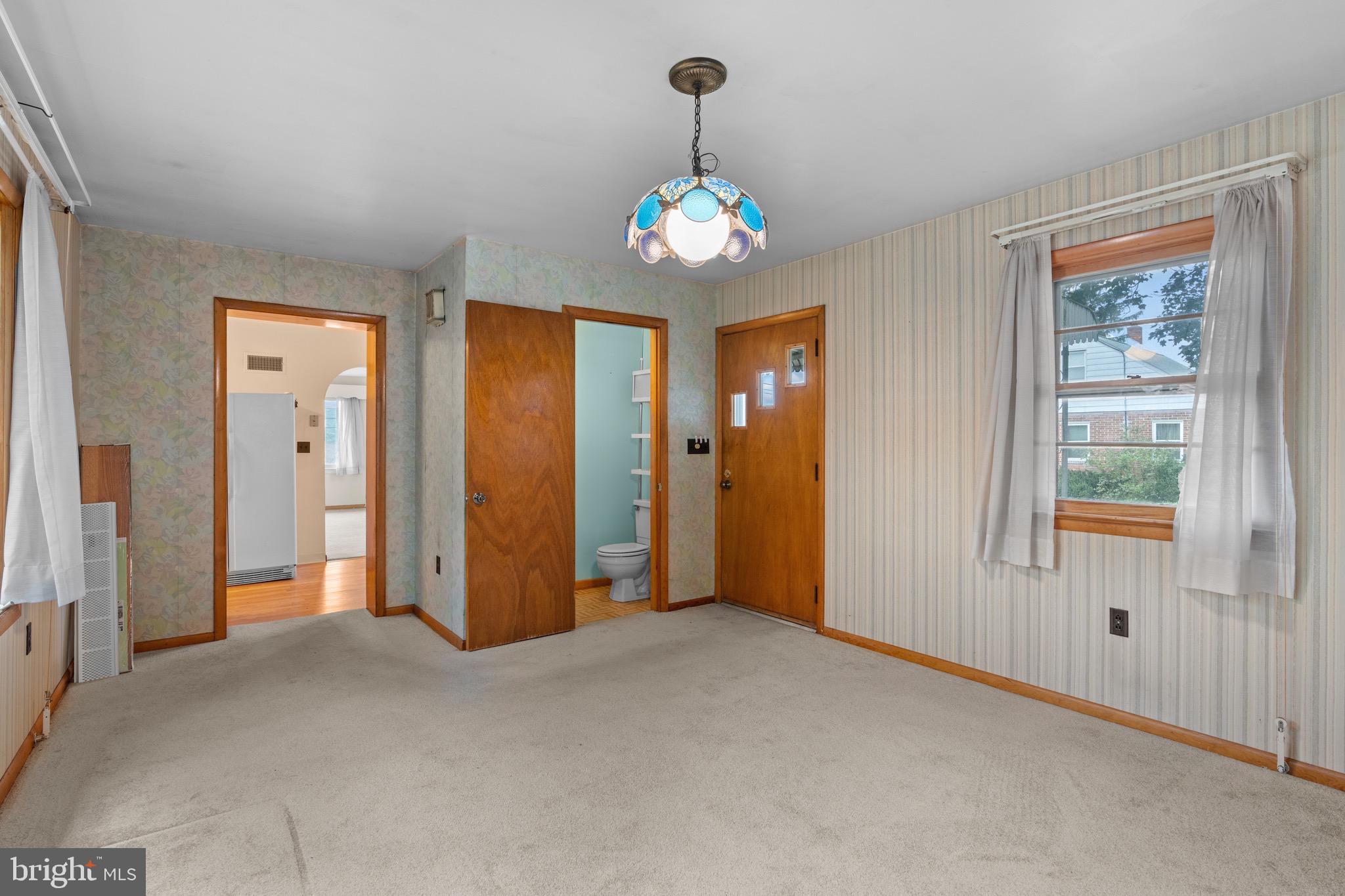 12 Carolyn St