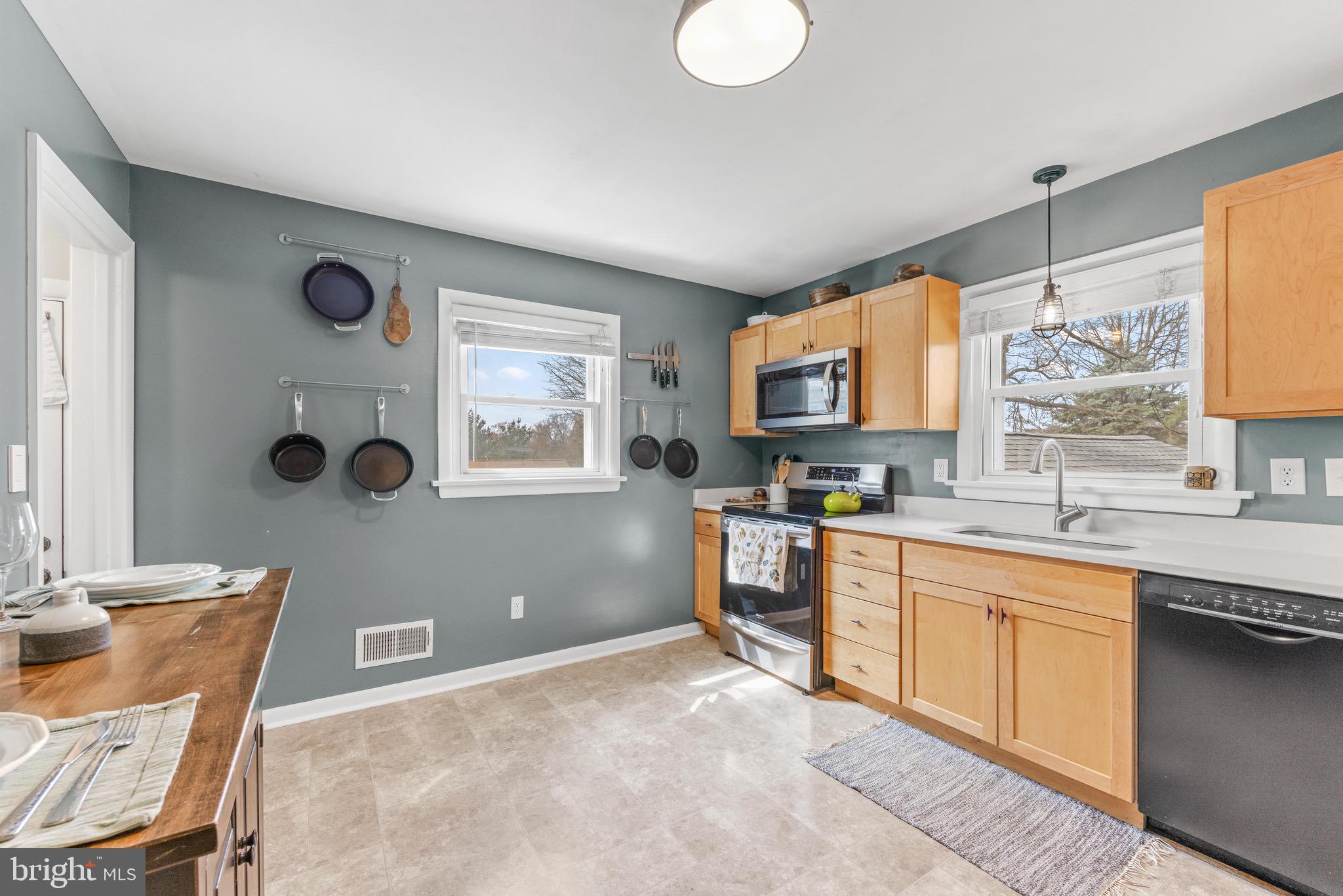 460 Douglas Rd