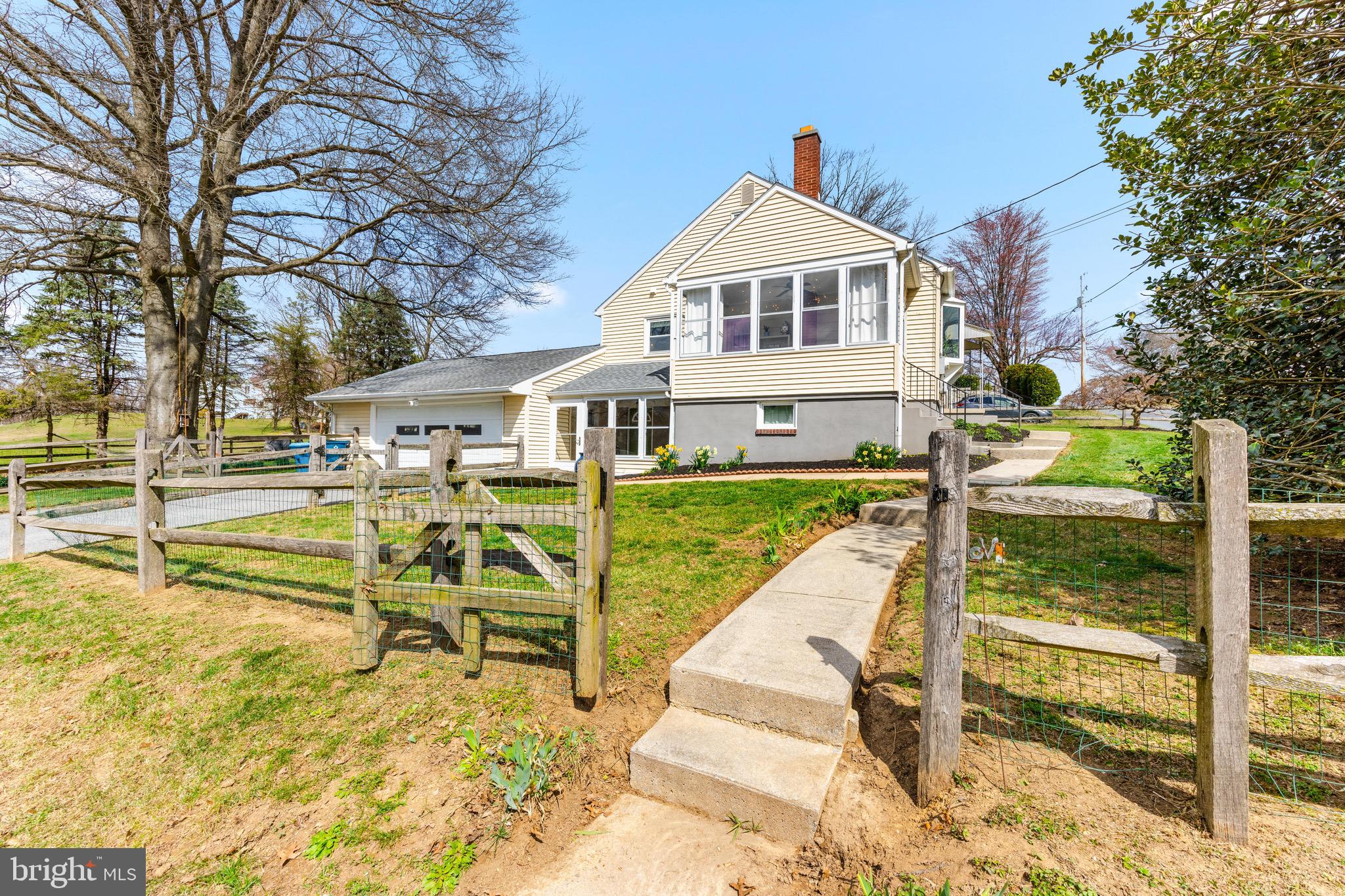 460 Douglas Rd