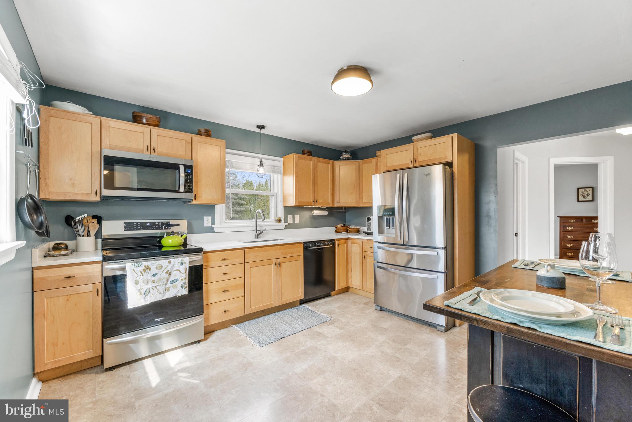 460 Douglas Rd