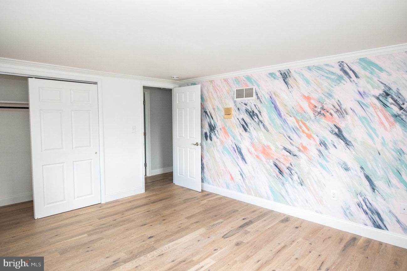 768 Lexington Ave