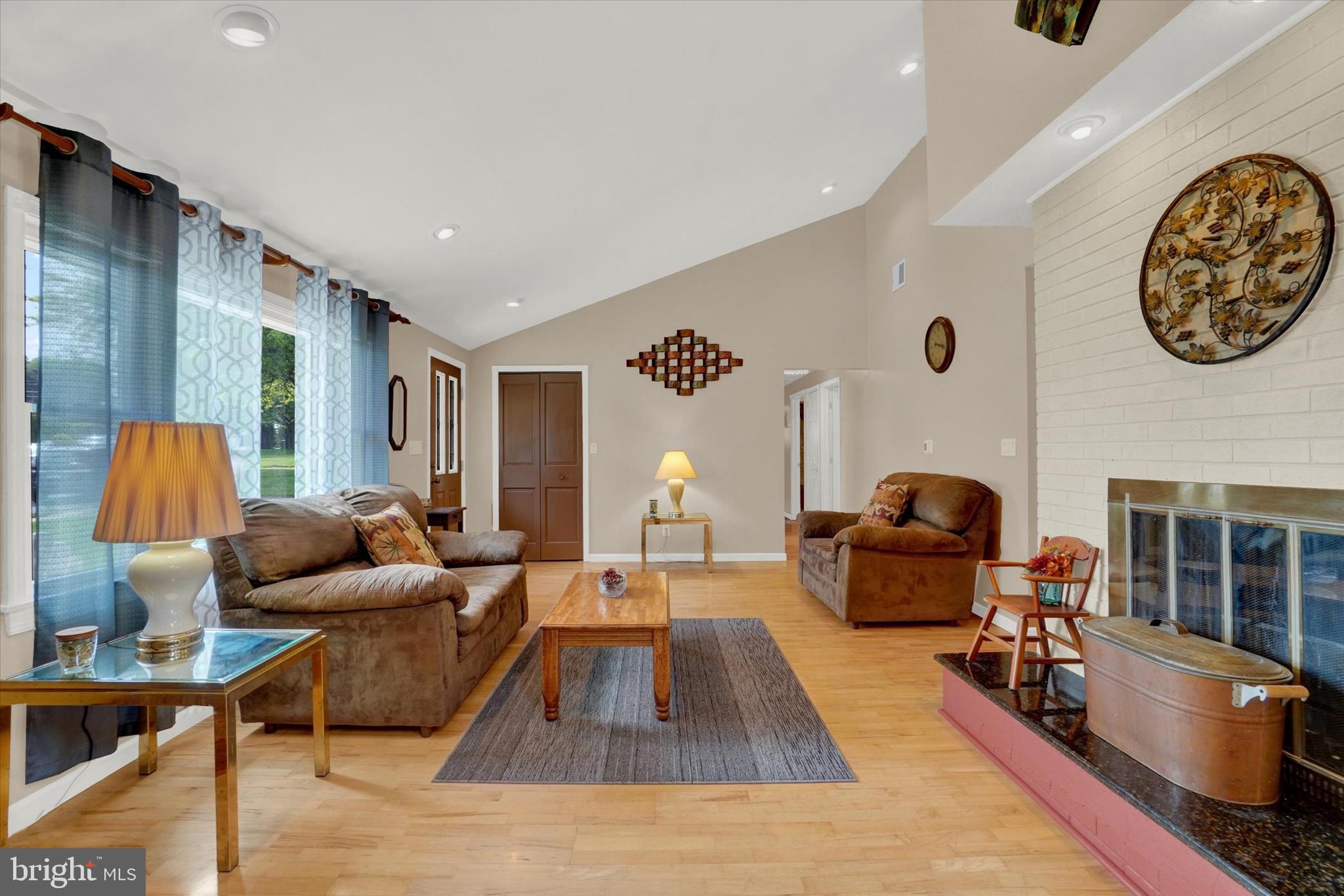 4030 Nancy Dr
