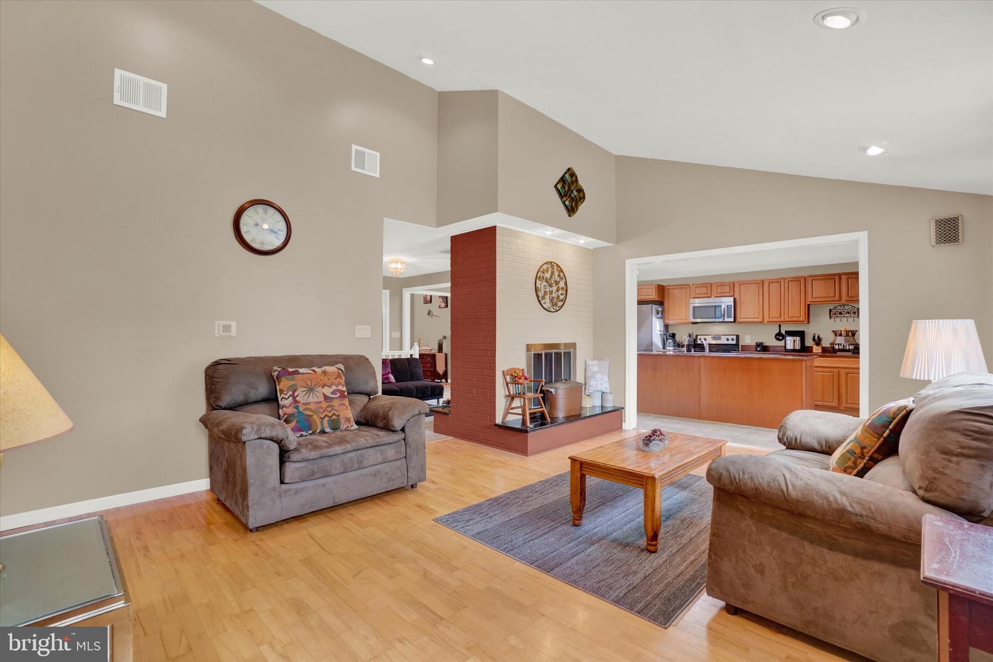 4030 Nancy Dr