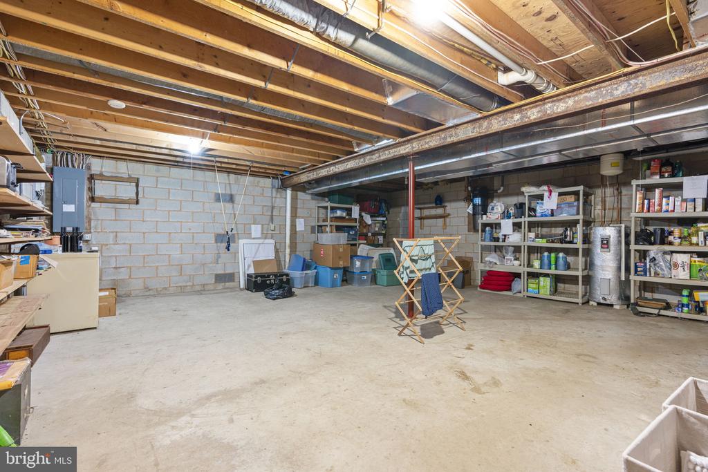3700 Woodridge Dr